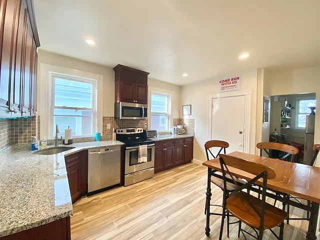 4 bed, 1 bath apartment for rent at 2 Parker Hill Terr Unit 3, Mission Hill — photo 3 of 11