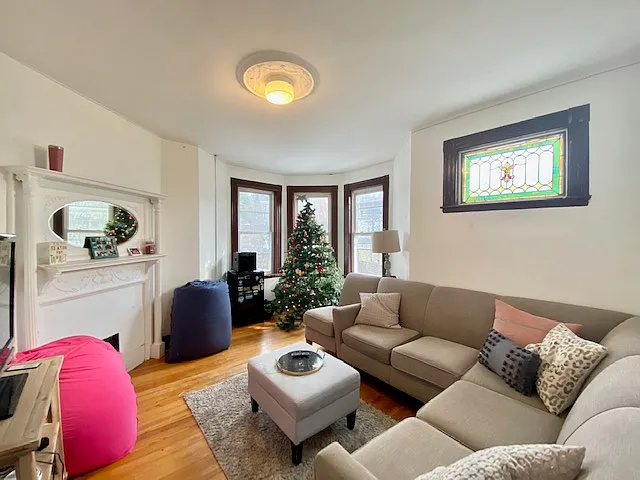 4 bed, 1 bath apartment for rent at 2 Parker Hill Terr Unit 3, Mission Hill — photo 1 of 11