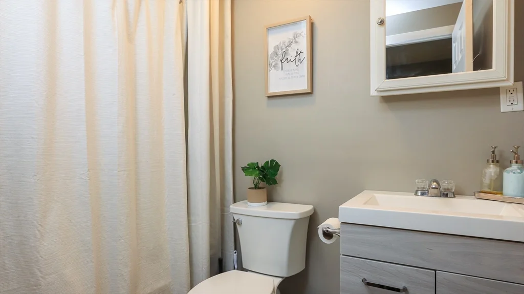 2 bed, 1 bath apartment for rent at 2 Patricia Rd Unit 4, Tyngsborough — photo 3 of 6