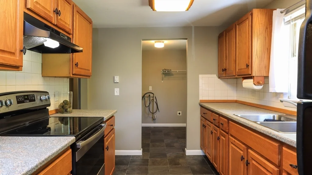 2 bed, 1 bath apartment for rent at 2 Patricia Rd Unit 4, Tyngsborough — photo 2 of 6