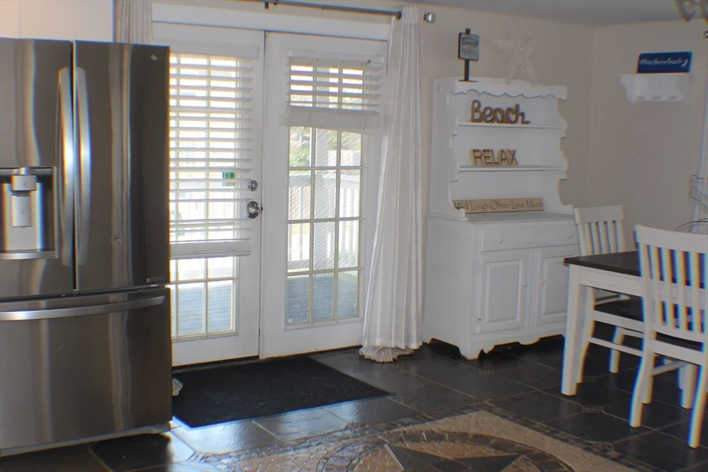2 bed, 1 bath apartment for rent at 2 Pearl St Unit 1, White Horse Beach — photo 3 of 23