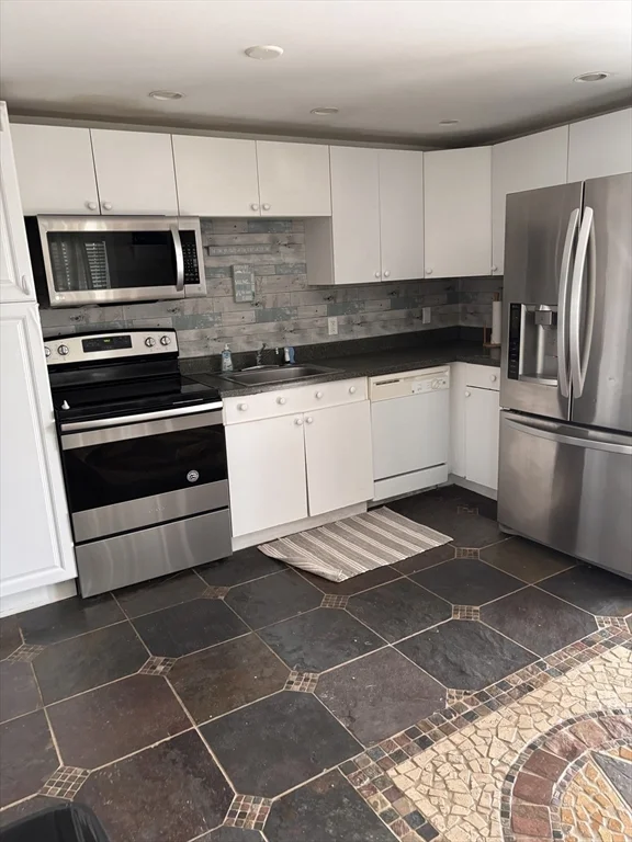 2 bed, 1 bath apartment for rent at 2 Pearl St Unit 1, White Horse Beach — photo 5 of 23
