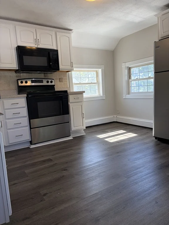 2 bed, 1 bath apartment for rent at 2 Pomeworth St Unit 2, Stoneham — photo 4 of 9