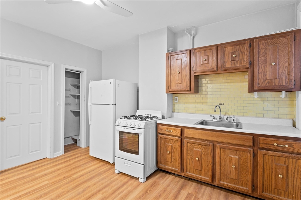 1 bed, 1 bath apartment for rent at 2 Powers Ct Unit 1r, North End — photo 4 of 14