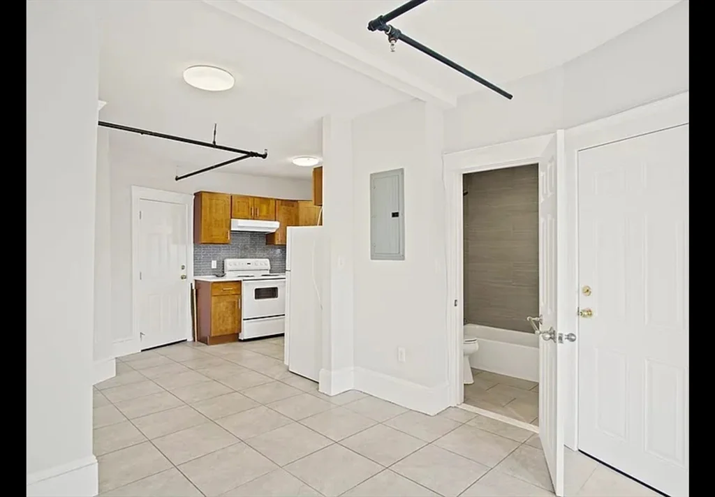2 bed, 1 bath apartment for rent at 2 Redfield St Unit 2, Dorchester — photo 2 of 14