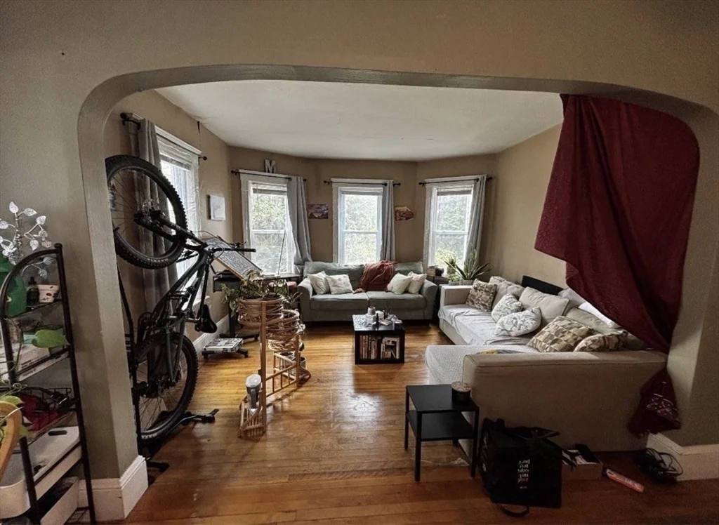 3 bed, 1 bath apartment for rent at 2 Rena St Unit 1, Worcester — photo 2 of 8