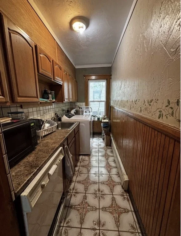 3 bed, 1 bath apartment for rent at 2 Rena St Unit 1, Worcester — photo 3 of 8
