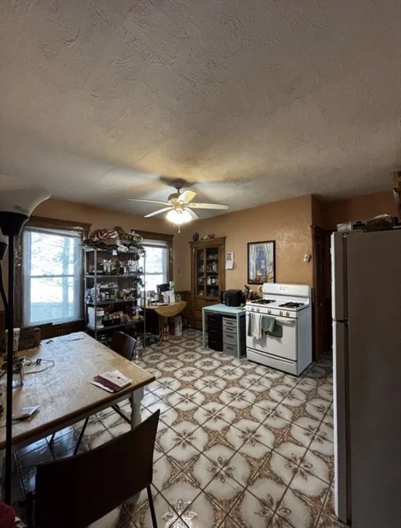 3 bed, 1 bath apartment for rent at 2 Rena St Unit 1, Worcester — photo 5 of 8