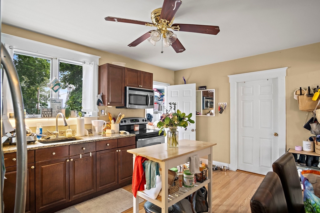 3 bed, 1 bath apartment for rent at 2 Richardson Ter Unit 2, Magoun Square — photo 3 of 17