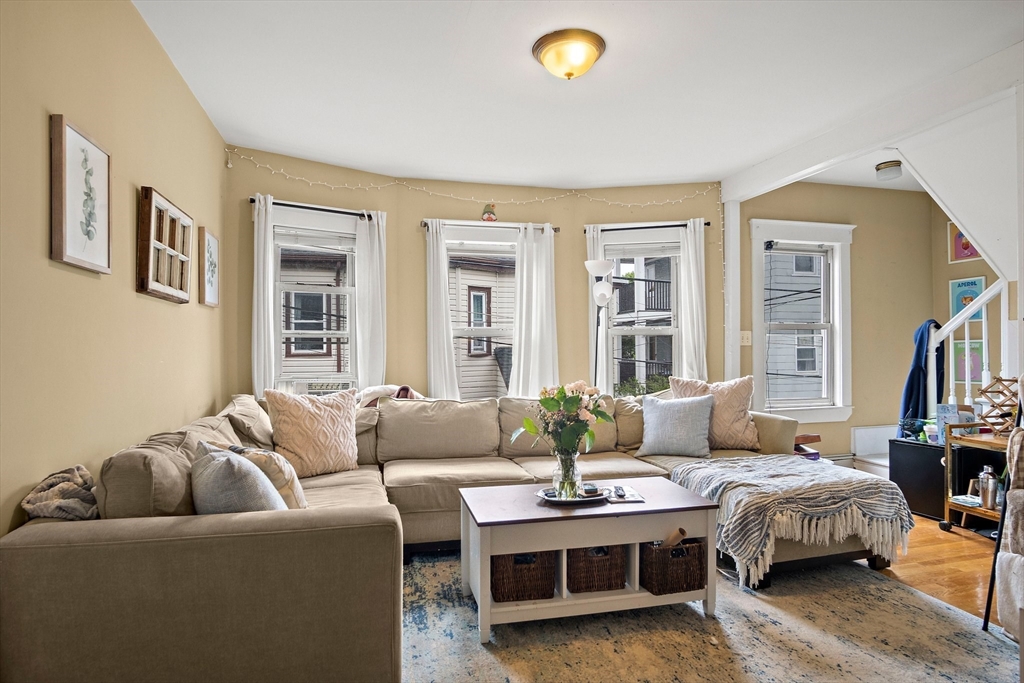 3 bed, 1 bath apartment for rent at 2 Richardson Ter Unit 2, Magoun Square — photo 4 of 17
