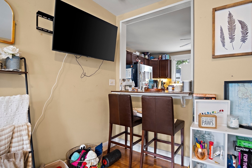 3 bed, 1 bath apartment for rent at 2 Richardson Ter Unit 2, Magoun Square — photo 6 of 17