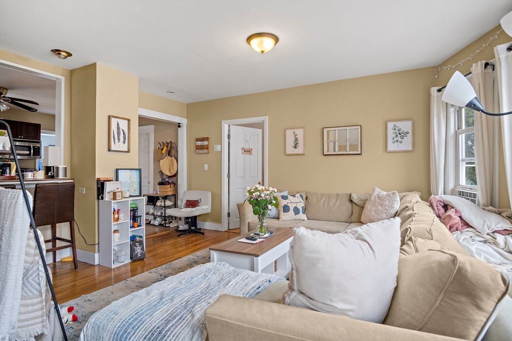 3 bed, 1 bath apartment for rent at 2 Richardson Ter Unit 2, Magoun Square — photo 5 of 17