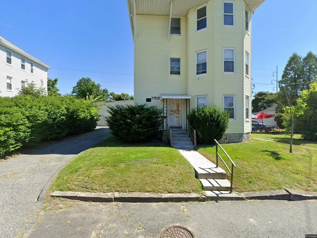 3 bed, 1 bath apartment for rent at 2 Rockdale Strett Unit 2, Worcester