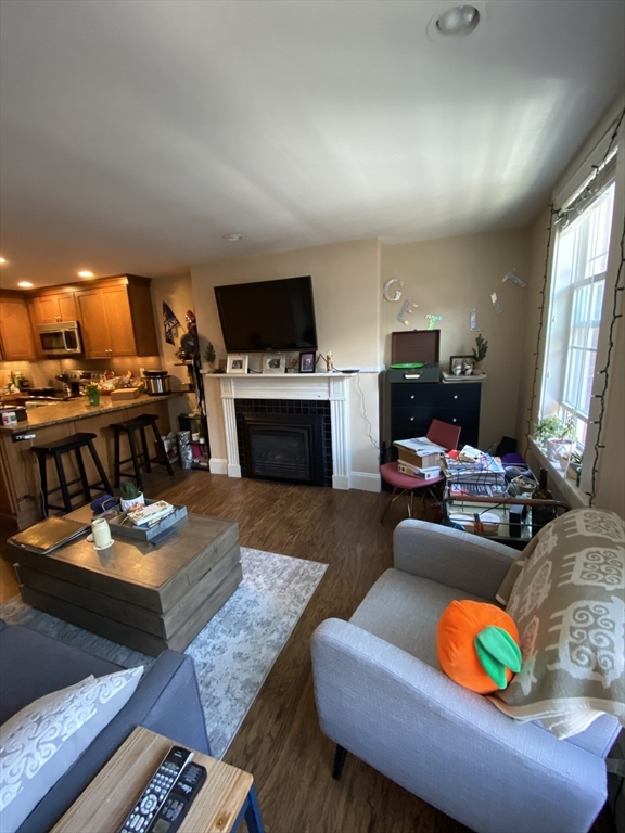 2 bed, 1 bath apartment for rent at 2 Cedar St Unit 2, Back Bay — photo 5 of 12