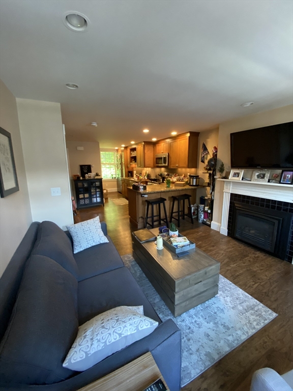 2 bed, 1 bath apartment for rent at 2 Cedar St Unit 2, Back Bay — photo 6 of 12