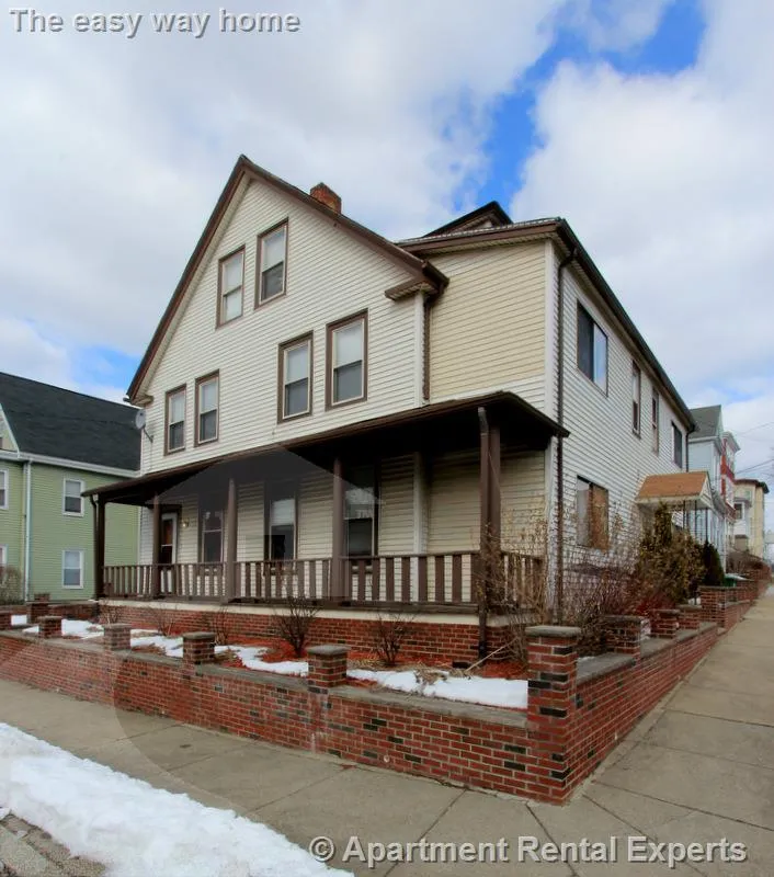 1 bed, 1 bath apartment for rent at 2 Sanger St Unit 2, Magoun Square