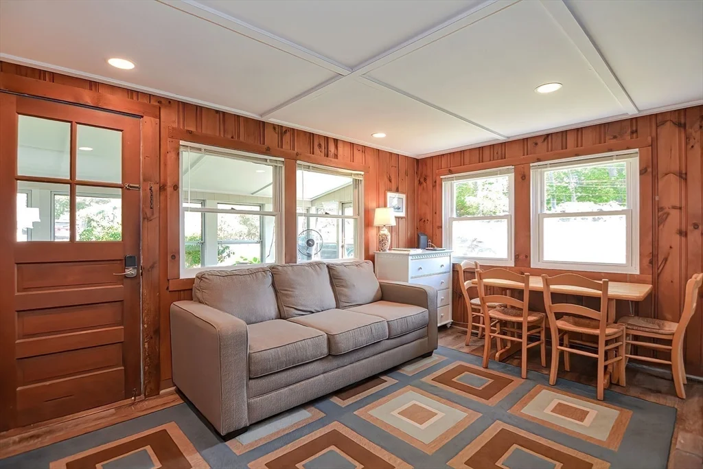 2 bed, 1 bath apartment for rent at 2 Saratoga Ct Unit Winter, Rockport — photo 9 of 22