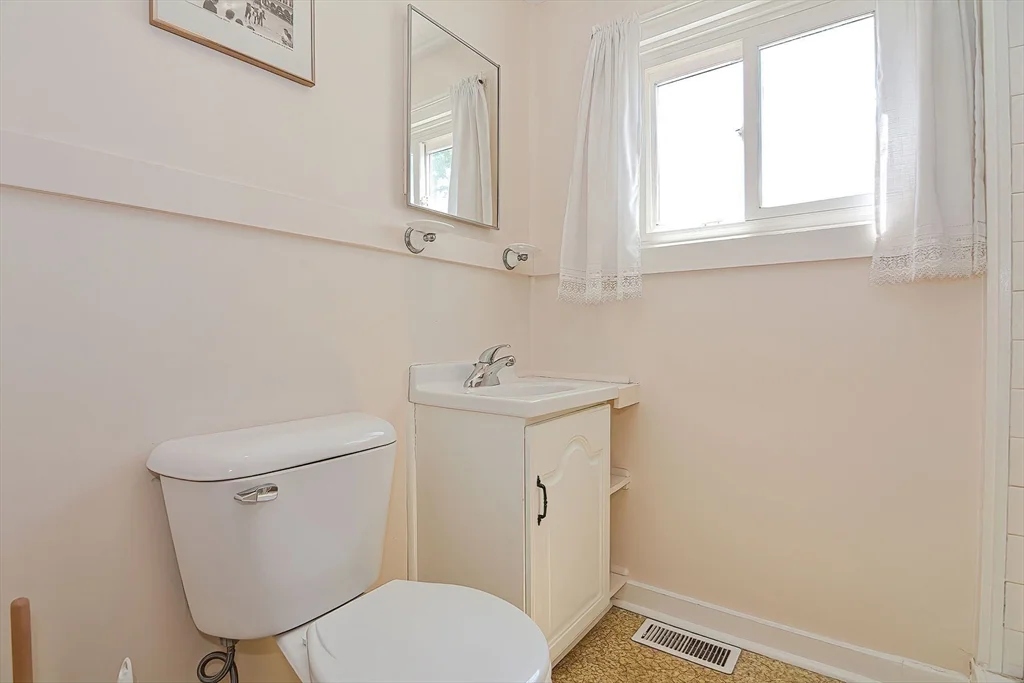 2 bed, 1 bath apartment for rent at 2 Saratoga Ct Unit Winter, Rockport — photo 14 of 22