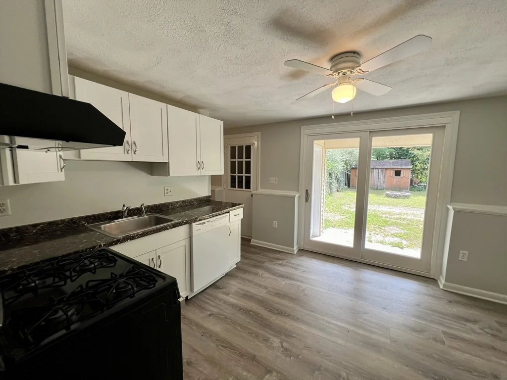 2 bed, 1 bath apartment for rent at 2 Scotia Dr Unit B, Pepperell — photo 4 of 19