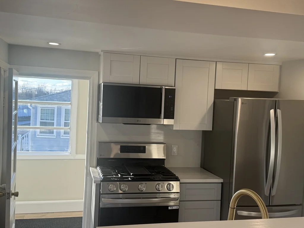 3 bed, 2 bath apartment for rent at 2 Sea Ave Unit 1, Quincy — photo 8 of 32