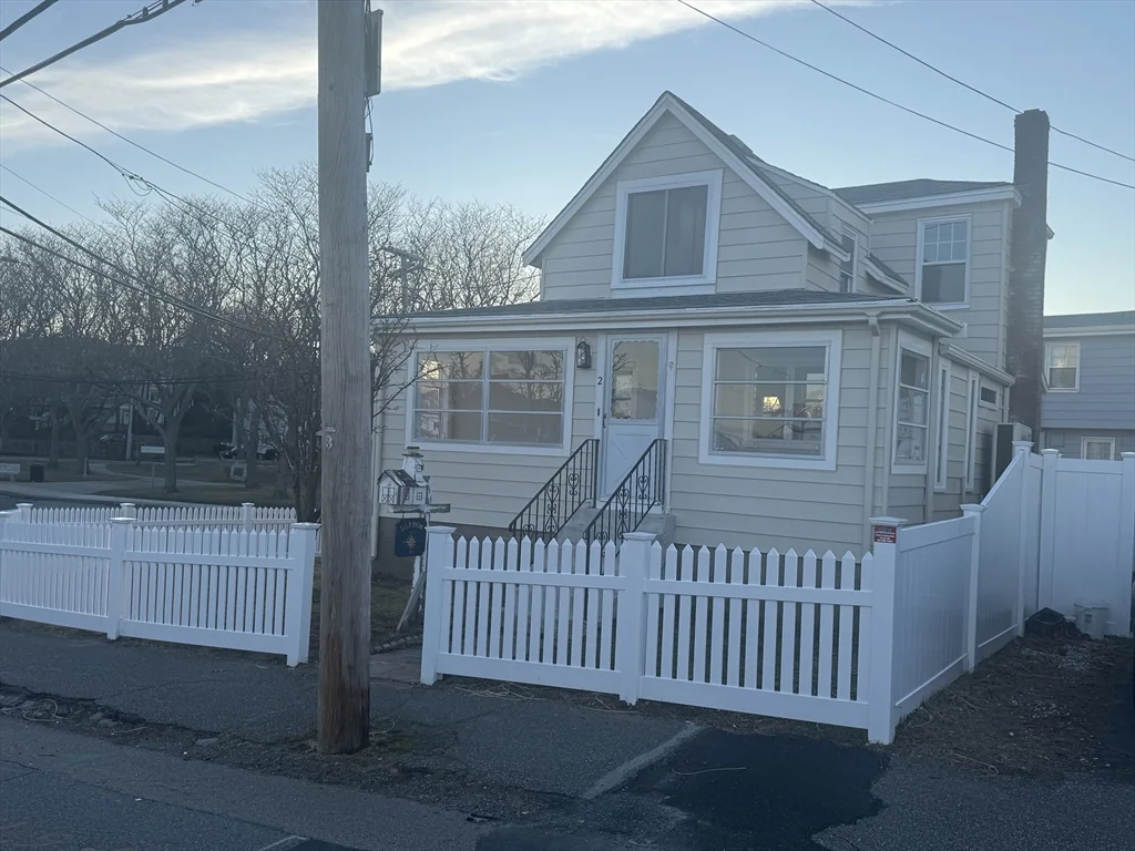 3 bed, 2 bath apartment for rent at 2 Sea Ave Unit 1, Quincy — photo 1 of 32