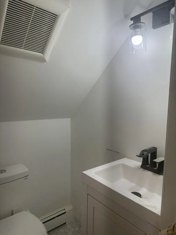 3 bed, 2 bath apartment for rent at 2 Sea Ave Unit 1, Quincy — photo 17 of 32