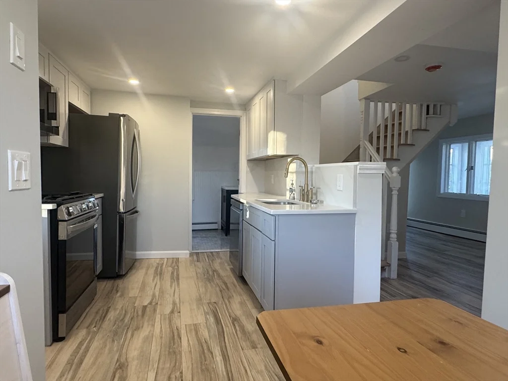 3 bed, 2 bath apartment for rent at 2 Sea Ave Unit 1, Quincy — photo 6 of 32