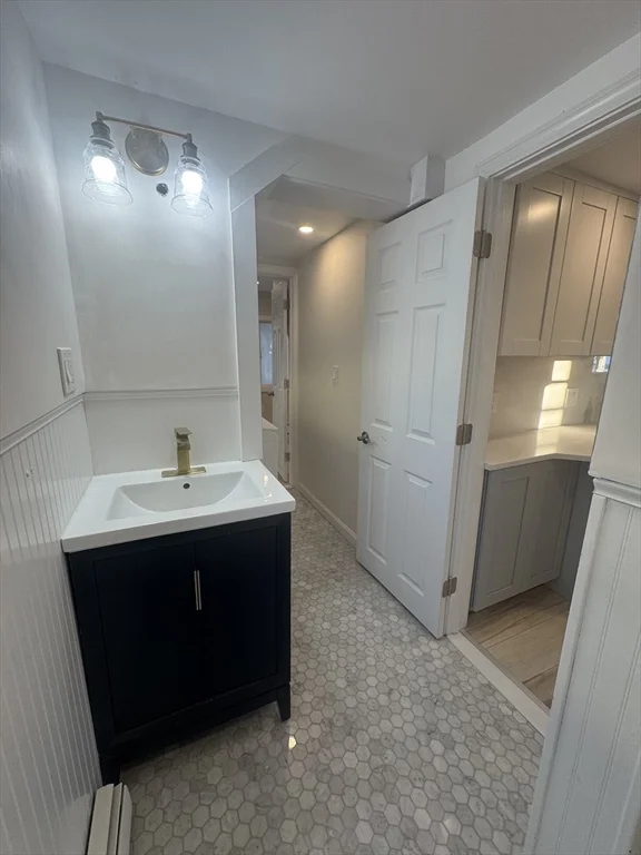 3 bed, 2 bath apartment for rent at 2 Sea Ave Unit 1, Quincy — photo 15 of 32