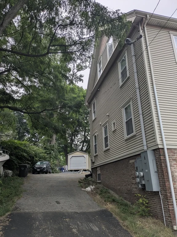 4 bed, 1 bath apartment for rent at 2 Shawmut Ave Unit 2, East Marlborough — photo 2 of 3