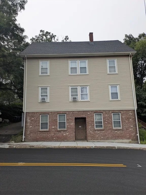 4 bed, 1 bath apartment for rent at 2 Shawmut Ave Unit 2, East Marlborough — photo 3 of 3