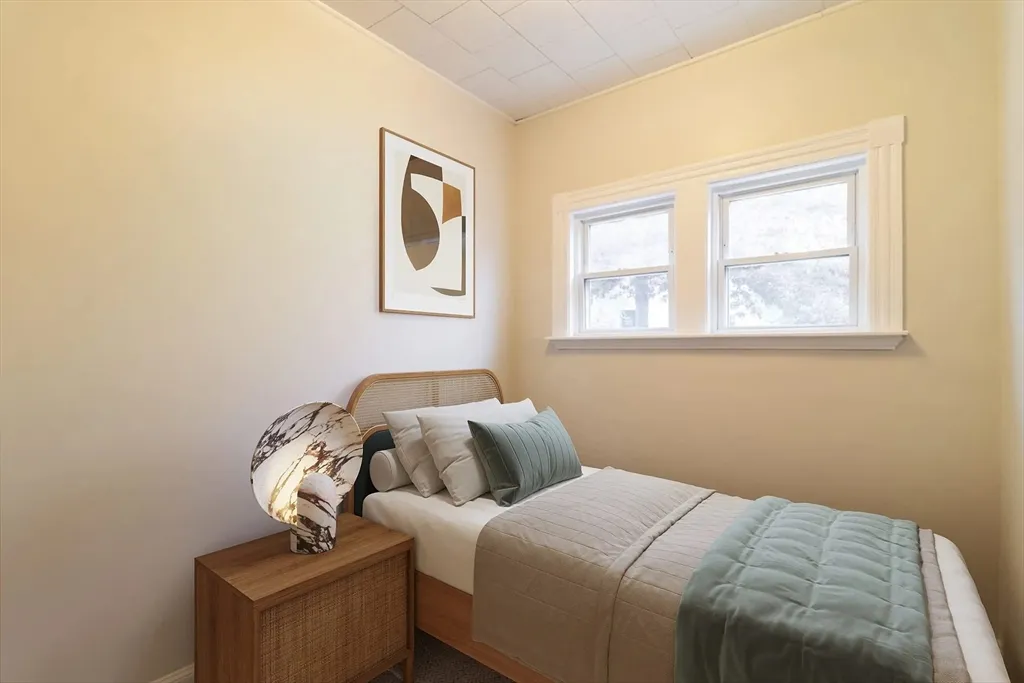 3 bed, 1 bath apartment for rent at 2 Sherman St Unit 1, Neighborhood Nine — photo 4 of 14