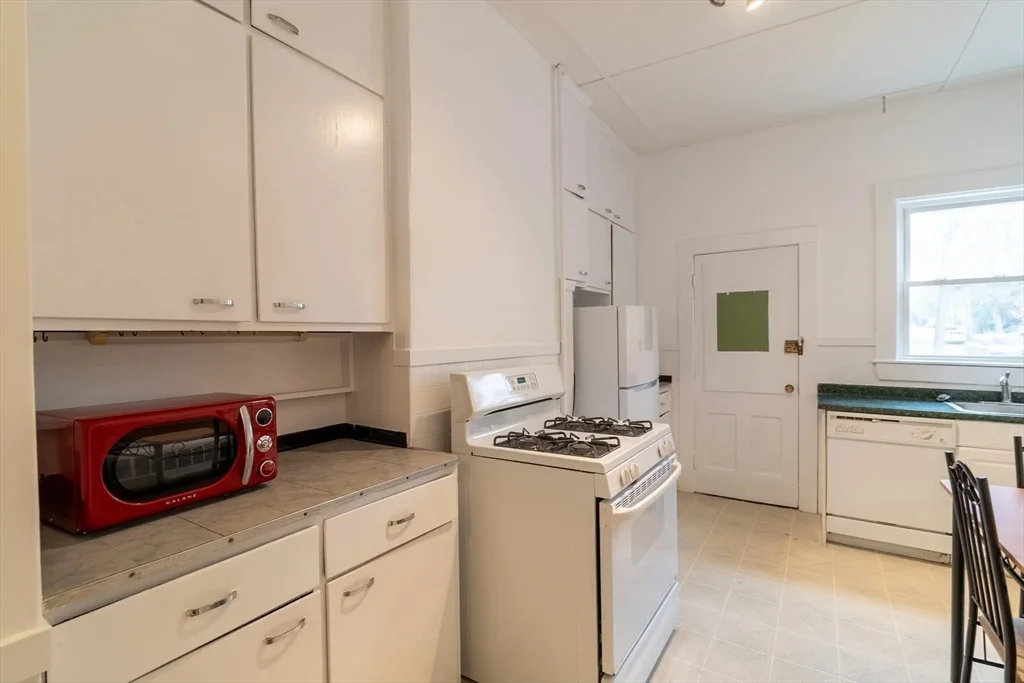 2 bed, 1 bath apartment for rent at 2 Sherman St Unit 2, Neighborhood Nine — photo 7 of 12