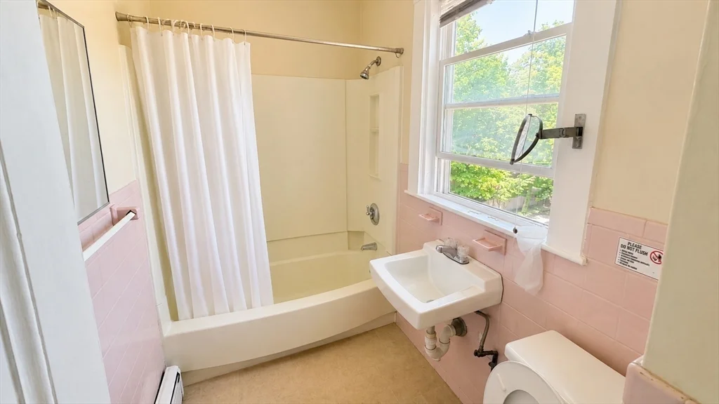 3 bed, 1 bath apartment for rent at 2 Sherman St Unit a-3, Neighborhood Nine — photo 7 of 9