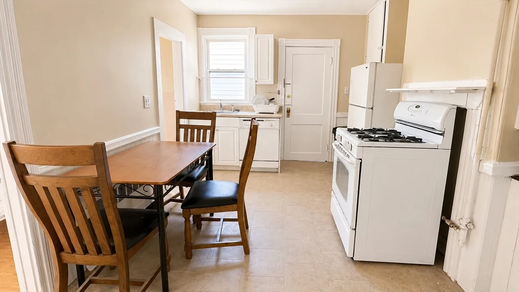 3 bed, 1 bath apartment for rent at 2 Sherman St Unit a-3, Neighborhood Nine — photo 9 of 9