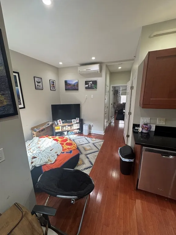 1 bed, 1 bath apartment for rent at 2 Snelling Pl Unit 3, North End — photo 2 of 5