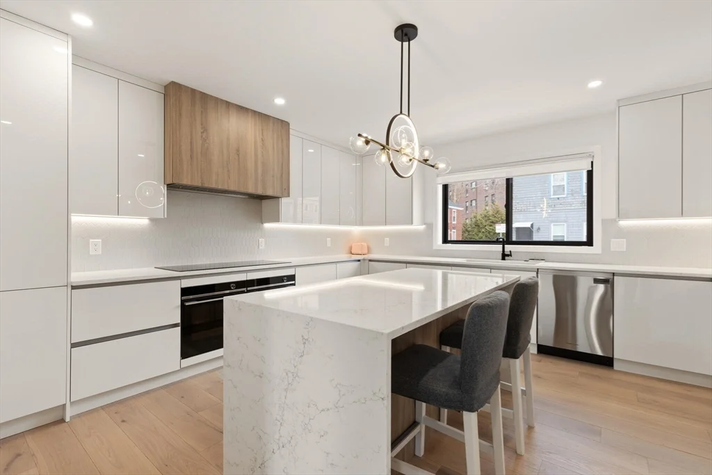 5 bed, 3 bath apartment for rent at 2 Soden Unit N/A, Central Square — photo 12 of 33