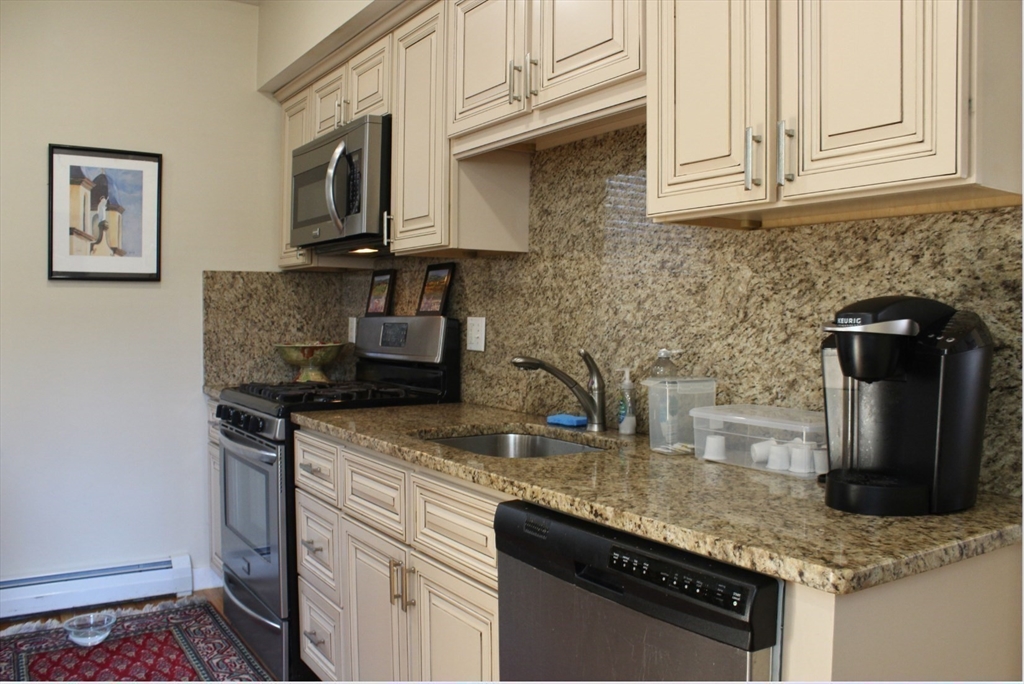 1 bed, 2 bath apartment for rent at 2 Spring Street: Summer/Vacation Unit A, Gloucester — photo 4 of 14