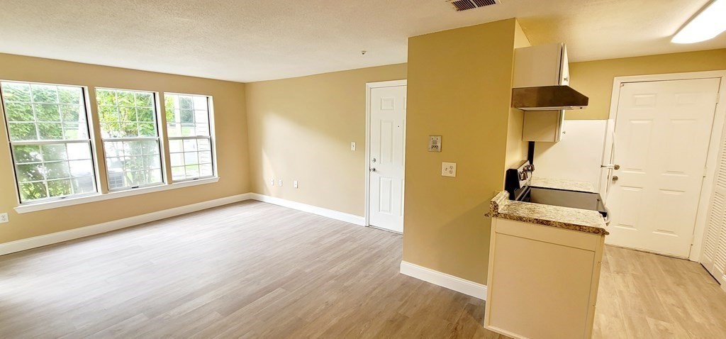 1 bed, 1 bath apartment for rent at 2 Squire Ct Unit 3, Natick — photo 4 of 20