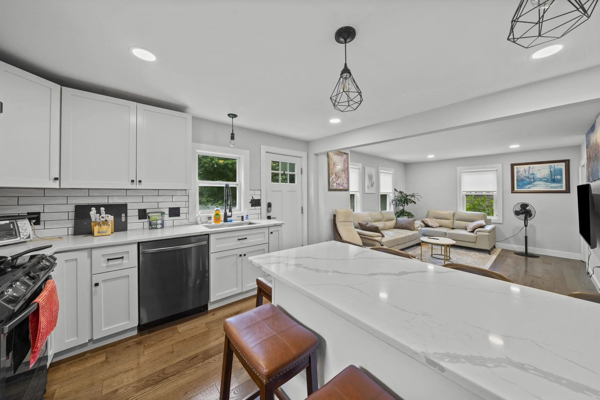 3 bed, 1 bath apartment for rent at 2 Stones Ct, Framingham — photo 3 of 19