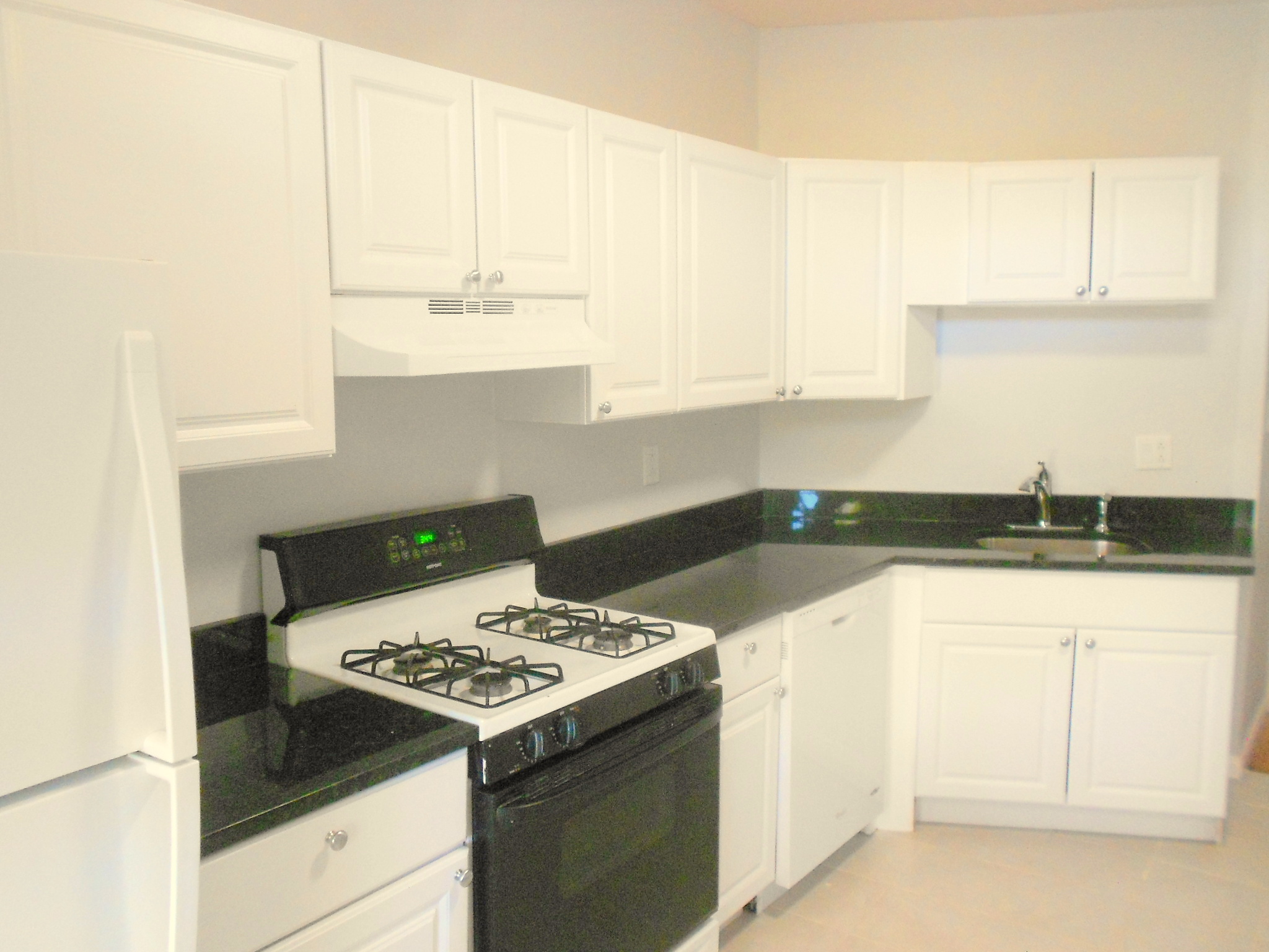 2 bed, 1 bath apartment for rent at 2 Strathmore Rd Unit 2, Brookline — photo 2 of 8