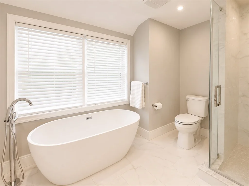 4 bed, 4+ bath apartment for rent at 2 Summit Rd, Wellesley — photo 10 of 11