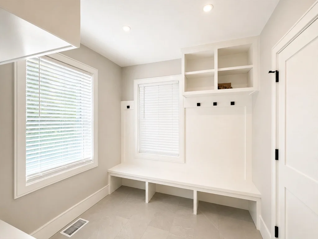 4 bed, 4+ bath apartment for rent at 2 Summit Rd, Wellesley — photo 6 of 11