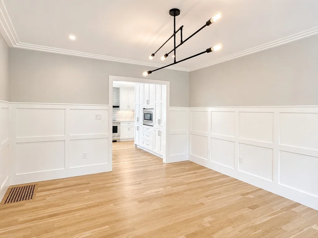 4 bed, 4+ bath apartment for rent at 2 Summit Rd, Wellesley — photo 4 of 11