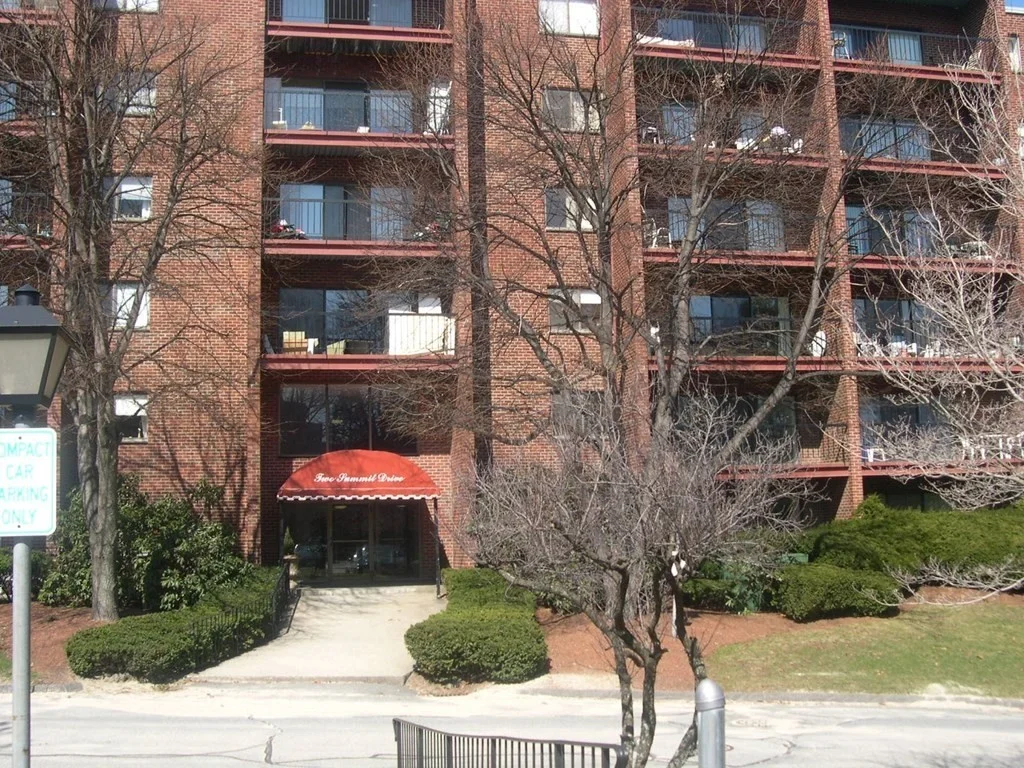 2 bed, 2 bath apartment for rent at 2 Summit Unit 35, Reading — photo 2 of 20