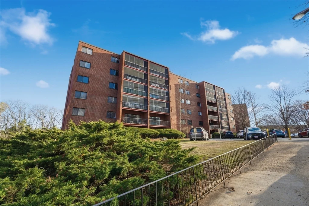 2 bed, 2 bath apartment for rent at 2 Summit Unit 68, Reading