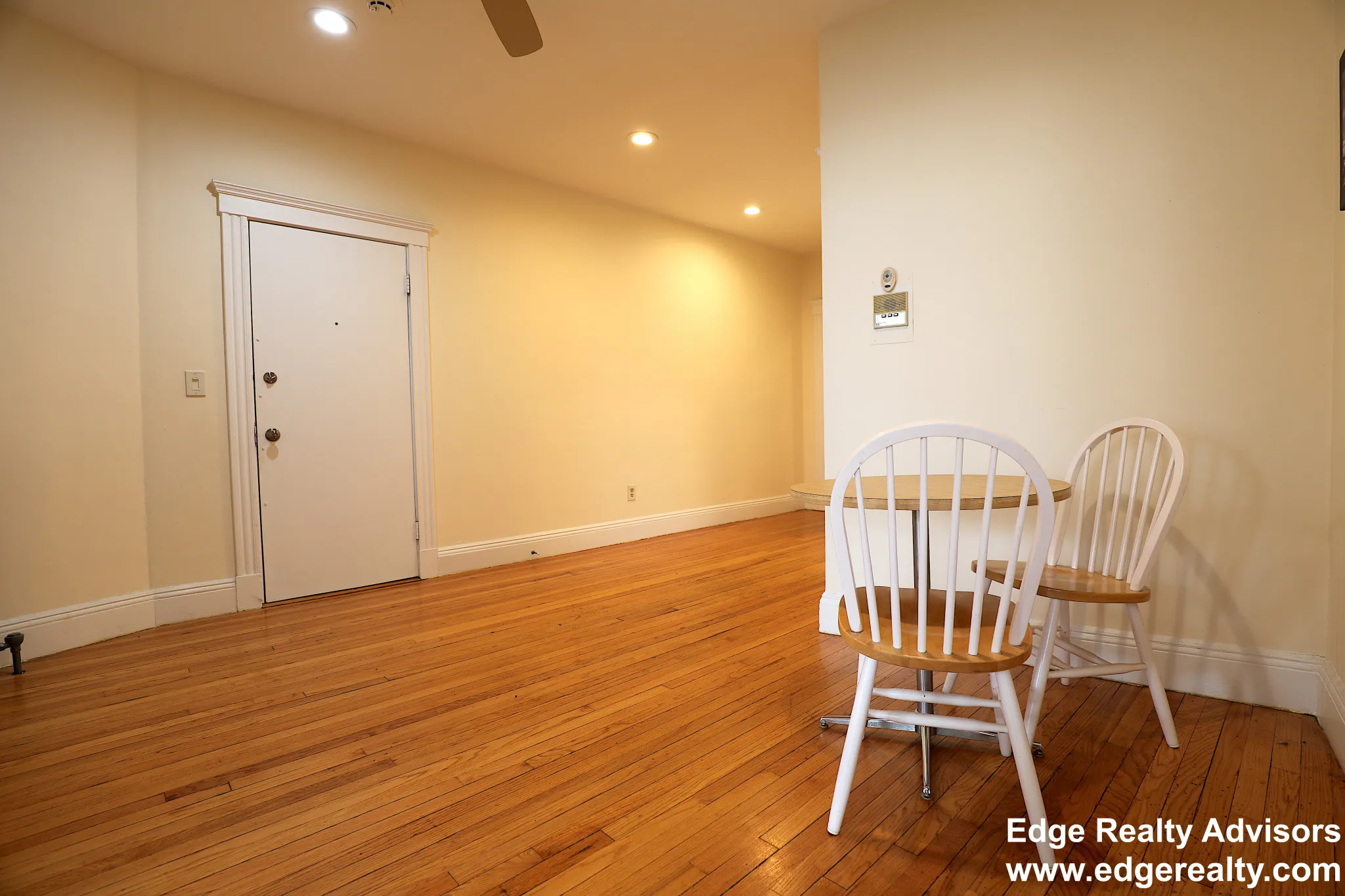 3 bed, 1 bath apartment for rent at 2 Sutherland Rd Unit 31, Brighton — photo 3 of 9