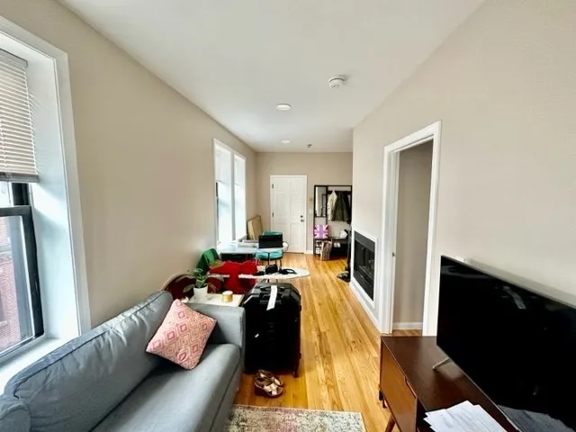 1 bed, 1 bath apartment for rent at 2 Thacher St Unit 8, North End — photo 4 of 13