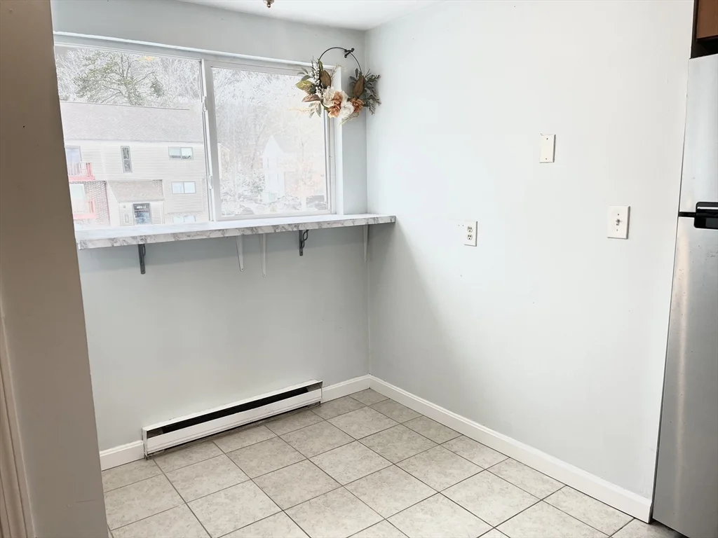 2 bed, 1 bath apartment for rent at 2 Tideview Path Unit 11, Manomet — photo 4 of 7