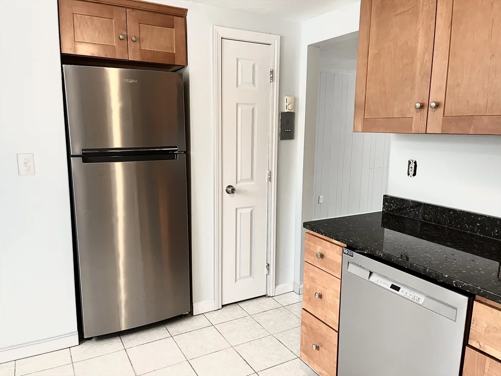 2 bed, 1 bath apartment for rent at 2 Tideview Path Unit 11, Manomet — photo 3 of 7
