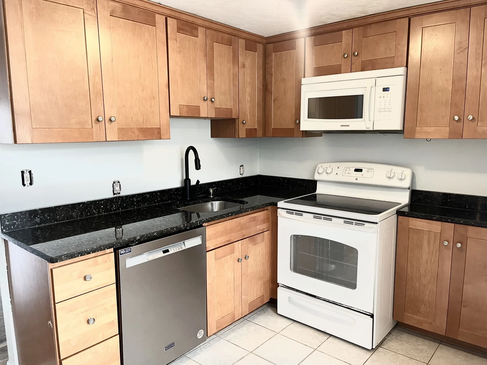 2 bed, 1 bath apartment for rent at 2 Tideview Path Unit 11, Manomet — photo 2 of 7